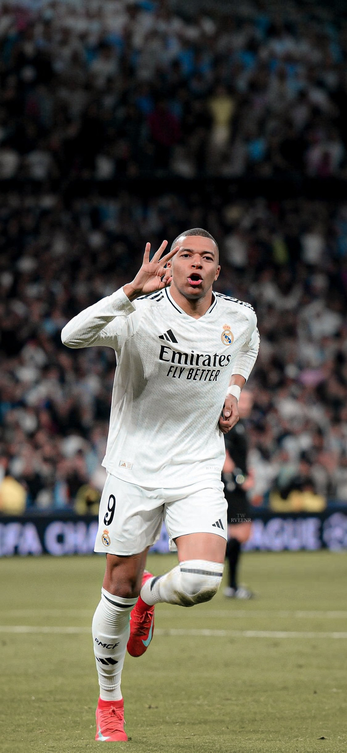 射门时致弗朗西斯重伤，田中碧被换下后立即找到加纳主帅道歉