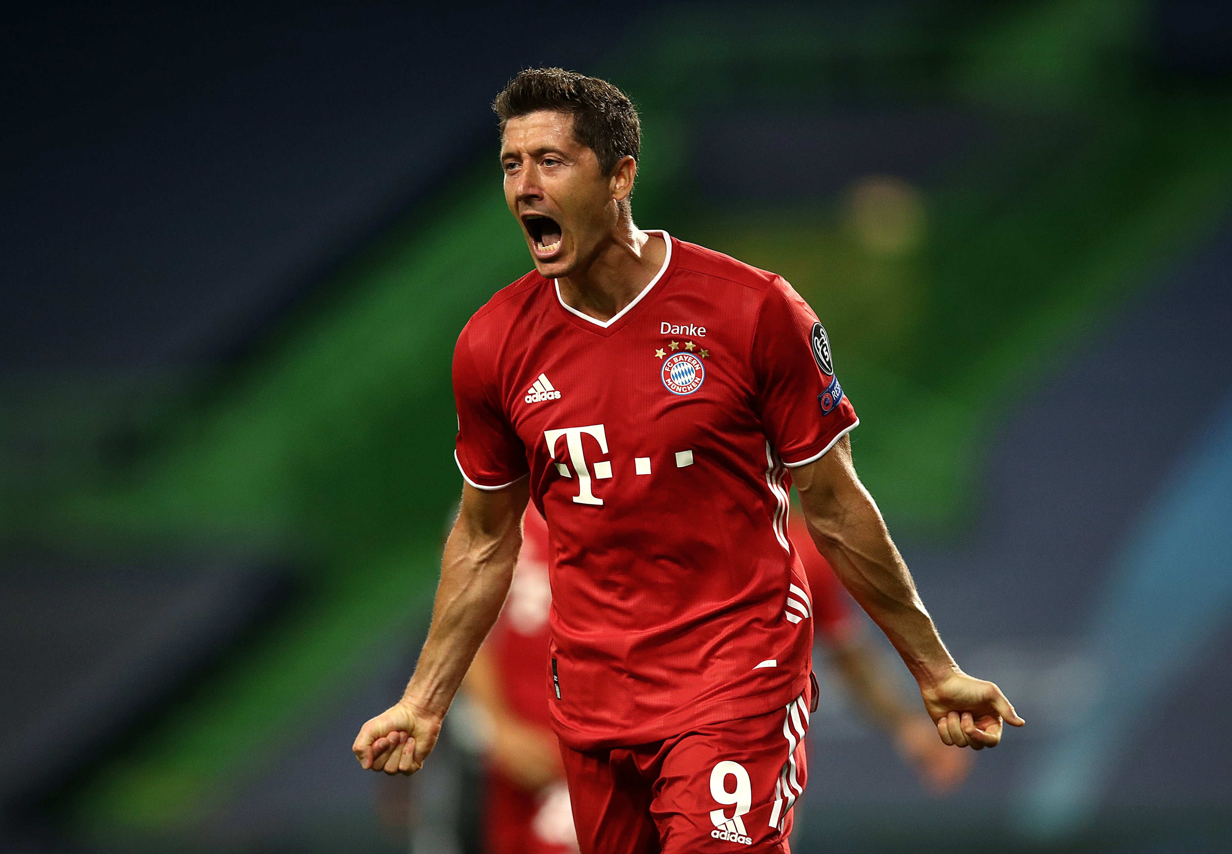 安东内拉偶遇网红街头采访：你是做什么工作的