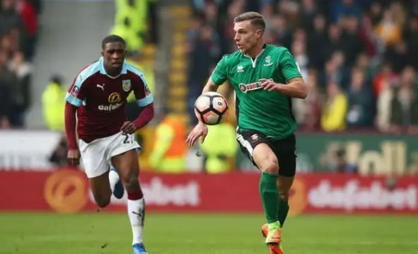 记者：缺席友谊赛，谢什科已经告诉队友们他将离队