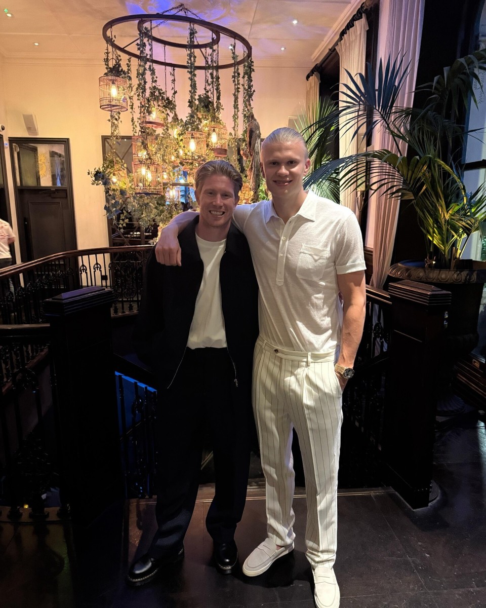 乔治娜分享晚宴照片：C罗与苹果公司CEO库克合影